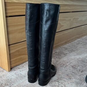CHANEL Elegant Black Leather Boots